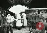 Standbild US-Truppen an den YMCA in Koblenz im Ersten Weltkrieg Koblenz Deutschland, 1918, aus Sekunde 34 historischem Filmmaterial Videoclip 65675023646
