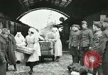 Standbild US-Truppen an den YMCA in Koblenz im Ersten Weltkrieg Koblenz Deutschland, 1918, aus Sekunde 36 historischem Filmmaterial Videoclip 65675023646