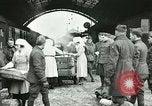 Standbild US-Truppen an den YMCA in Koblenz im Ersten Weltkrieg Koblenz Deutschland, 1918, aus Sekunde 37 historischem Filmmaterial Videoclip 65675023646