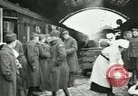 Standbild US-Truppen an den YMCA in Koblenz im Ersten Weltkrieg Koblenz Deutschland, 1918, aus Sekunde 50 historischem Filmmaterial Videoclip 65675023646