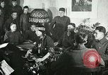 Image Redfeather Tsianina divertit les troupes United States USA, 1918, de la seconde 10 séquences d'archives historiques vidéo 65675023647