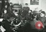 Image Redfeather Tsianina divertit les troupes United States USA, 1918, de la seconde 23 séquences d'archives historiques vidéo 65675023647