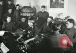 Image Redfeather Tsianina divertit les troupes United States USA, 1918, de la seconde 25 séquences d'archives historiques vidéo 65675023647