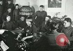 Image Redfeather Tsianina divertit les troupes United States USA, 1918, de la seconde 26 séquences d'archives historiques vidéo 65675023647