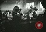 Immagine di Red Cross staff servono la colazione Nantes FRANCIA, 1918, secondo 5 filmato di repertorio 65675023649