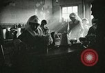 Immagine di Red Cross staff servono la colazione Nantes FRANCIA, 1918, secondo 10 filmato di repertorio 65675023649