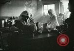Immagine di Red Cross staff servono la colazione Nantes FRANCIA, 1918, secondo 12 filmato di repertorio 65675023649
