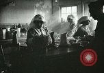 Immagine di Red Cross staff servono la colazione Nantes FRANCIA, 1918, secondo 16 filmato di repertorio 65675023649