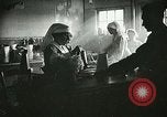 Immagine di Red Cross staff servono la colazione Nantes FRANCIA, 1918, secondo 20 filmato di repertorio 65675023649