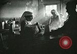 Immagine di Red Cross staff servono la colazione Nantes FRANCIA, 1918, secondo 21 filmato di repertorio 65675023649