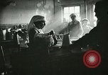 Immagine di Red Cross staff servono la colazione Nantes FRANCIA, 1918, secondo 22 filmato di repertorio 65675023649
