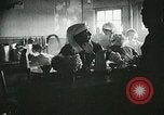 Immagine di Red Cross staff servono la colazione Nantes FRANCIA, 1918, secondo 24 filmato di repertorio 65675023649