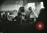 Immagine di Red Cross staff servono la colazione Nantes FRANCIA, 1918, secondo 31 filmato di repertorio 65675023649