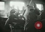 Immagine di Red Cross staff servono la colazione Nantes FRANCIA, 1918, secondo 46 filmato di repertorio 65675023649