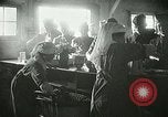 Immagine di Red Cross staff servono la colazione Nantes FRANCIA, 1918, secondo 47 filmato di repertorio 65675023649