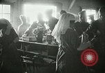 Immagine di Red Cross staff servono la colazione Nantes FRANCIA, 1918, secondo 62 filmato di repertorio 65675023649