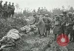 Standbild Rote Kreuz Aktivisten Krankenschwester US-Soldaten Fleville Chatel Frankreich, 1918, aus Sekunde 1 historischem Filmmaterial Videoclip 65675023653