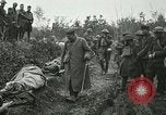Standbild Rote Kreuz Aktivisten Krankenschwester US-Soldaten Fleville Chatel Frankreich, 1918, aus Sekunde 9 historischem Filmmaterial Videoclip 65675023653