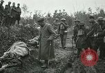 Standbild Rote Kreuz Aktivisten Krankenschwester US-Soldaten Fleville Chatel Frankreich, 1918, aus Sekunde 10 historischem Filmmaterial Videoclip 65675023653