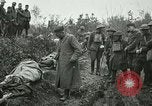 Standbild Rote Kreuz Aktivisten Krankenschwester US-Soldaten Fleville Chatel Frankreich, 1918, aus Sekunde 12 historischem Filmmaterial Videoclip 65675023653