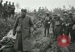 Standbild Rote Kreuz Aktivisten Krankenschwester US-Soldaten Fleville Chatel Frankreich, 1918, aus Sekunde 15 historischem Filmmaterial Videoclip 65675023653