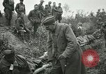Standbild Rote Kreuz Aktivisten Krankenschwester US-Soldaten Fleville Chatel Frankreich, 1918, aus Sekunde 20 historischem Filmmaterial Videoclip 65675023653