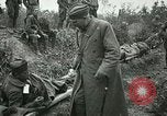 Standbild Rote Kreuz Aktivisten Krankenschwester US-Soldaten Fleville Chatel Frankreich, 1918, aus Sekunde 22 historischem Filmmaterial Videoclip 65675023653