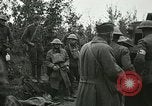 Standbild Rote Kreuz Aktivisten Krankenschwester US-Soldaten Fleville Chatel Frankreich, 1918, aus Sekunde 40 historischem Filmmaterial Videoclip 65675023653