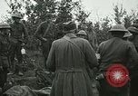 Standbild Rote Kreuz Aktivisten Krankenschwester US-Soldaten Fleville Chatel Frankreich, 1918, aus Sekunde 41 historischem Filmmaterial Videoclip 65675023653