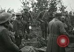 Standbild Rote Kreuz Aktivisten Krankenschwester US-Soldaten Fleville Chatel Frankreich, 1918, aus Sekunde 43 historischem Filmmaterial Videoclip 65675023653