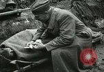 Standbild Rote Kreuz Aktivisten Krankenschwester US-Soldaten Fleville Chatel Frankreich, 1918, aus Sekunde 52 historischem Filmmaterial Videoclip 65675023653