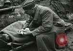 Standbild Rote Kreuz Aktivisten Krankenschwester US-Soldaten Fleville Chatel Frankreich, 1918, aus Sekunde 54 historischem Filmmaterial Videoclip 65675023653