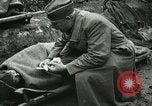 Standbild Rote Kreuz Aktivisten Krankenschwester US-Soldaten Fleville Chatel Frankreich, 1918, aus Sekunde 60 historischem Filmmaterial Videoclip 65675023653