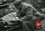 Standbild Rote Kreuz Aktivisten Krankenschwester US-Soldaten Fleville Chatel Frankreich, 1918, aus Sekunde 61 historischem Filmmaterial Videoclip 65675023653