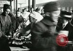 Standbild Tierschutz Aktivitäten durch das Rote Kreuz am Ende der Ersten Weltkrieg Trier Deutschland, 1918, aus Sekunde 28 historischem Filmmaterial Videoclip 65675023654