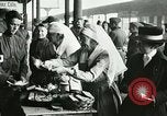Standbild Tierschutz Aktivitäten durch das Rote Kreuz am Ende der Ersten Weltkrieg Trier Deutschland, 1918, aus Sekunde 30 historischem Filmmaterial Videoclip 65675023654