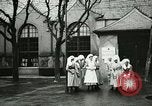 Standbild Tierschutz Aktivitäten durch das Rote Kreuz am Ende der Ersten Weltkrieg Trier Deutschland, 1918, aus Sekunde 44 historischem Filmmaterial Videoclip 65675023654