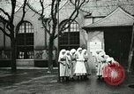 Standbild Tierschutz Aktivitäten durch das Rote Kreuz am Ende der Ersten Weltkrieg Trier Deutschland, 1918, aus Sekunde 45 historischem Filmmaterial Videoclip 65675023654
