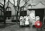 Standbild Tierschutz Aktivitäten durch das Rote Kreuz am Ende der Ersten Weltkrieg Trier Deutschland, 1918, aus Sekunde 48 historischem Filmmaterial Videoclip 65675023654