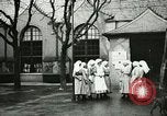 Standbild Tierschutz Aktivitäten durch das Rote Kreuz am Ende der Ersten Weltkrieg Trier Deutschland, 1918, aus Sekunde 49 historischem Filmmaterial Videoclip 65675023654