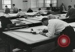 Standbild Zeichner arbeiten Pasadena California USA, 1958, aus Sekunde 6 historischem Filmmaterial Videoclip 65675023668