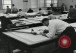 Standbild Zeichner arbeiten Pasadena California USA, 1958, aus Sekunde 7 historischem Filmmaterial Videoclip 65675023668
