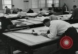 Standbild Zeichner arbeiten Pasadena California USA, 1958, aus Sekunde 9 historischem Filmmaterial Videoclip 65675023668