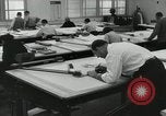 Standbild Zeichner arbeiten Pasadena California USA, 1958, aus Sekunde 12 historischem Filmmaterial Videoclip 65675023668