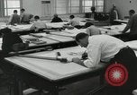 Standbild Zeichner arbeiten Pasadena California USA, 1958, aus Sekunde 13 historischem Filmmaterial Videoclip 65675023668