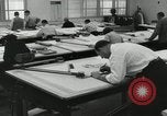 Standbild Zeichner arbeiten Pasadena California USA, 1958, aus Sekunde 17 historischem Filmmaterial Videoclip 65675023668