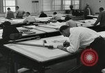 Standbild Zeichner arbeiten Pasadena California USA, 1958, aus Sekunde 18 historischem Filmmaterial Videoclip 65675023668