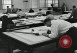 Standbild Zeichner arbeiten Pasadena California USA, 1958, aus Sekunde 21 historischem Filmmaterial Videoclip 65675023668
