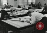 Standbild Zeichner arbeiten Pasadena California USA, 1958, aus Sekunde 22 historischem Filmmaterial Videoclip 65675023668