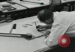 Standbild Zeichner arbeiten Pasadena California USA, 1958, aus Sekunde 24 historischem Filmmaterial Videoclip 65675023668